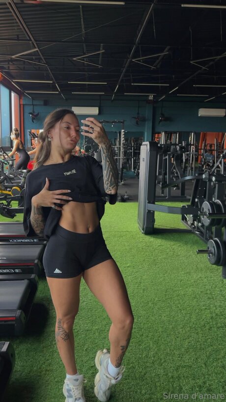 Sirenadamare nude model pic