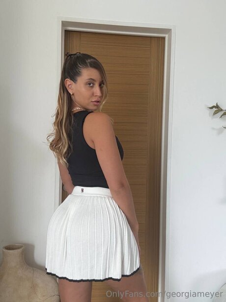 Georgiameyer art actress pic