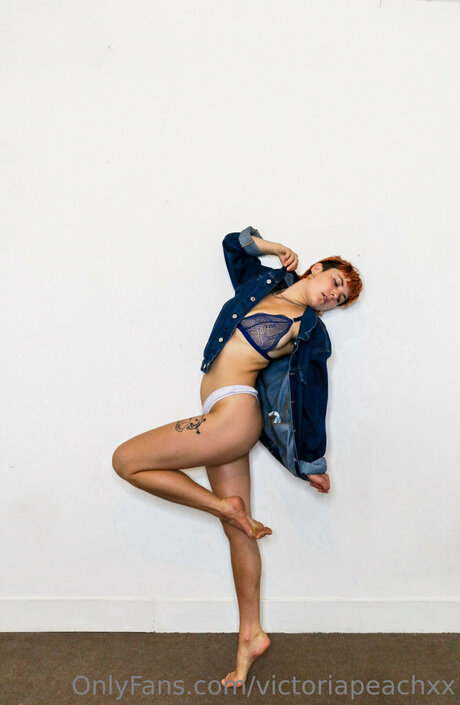 Victoriapeachxx sexy model pic