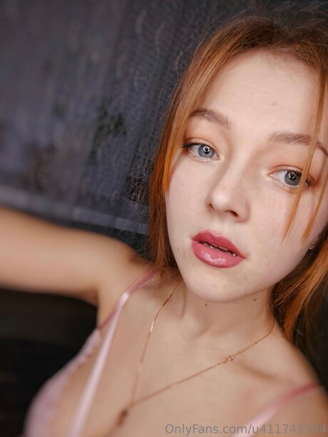 U411741544 xxx model photos