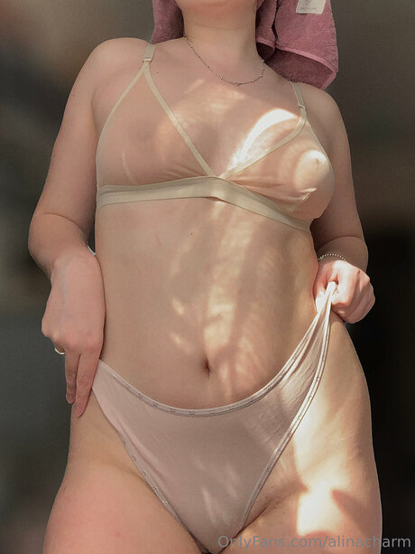 Alinacharm free actress image