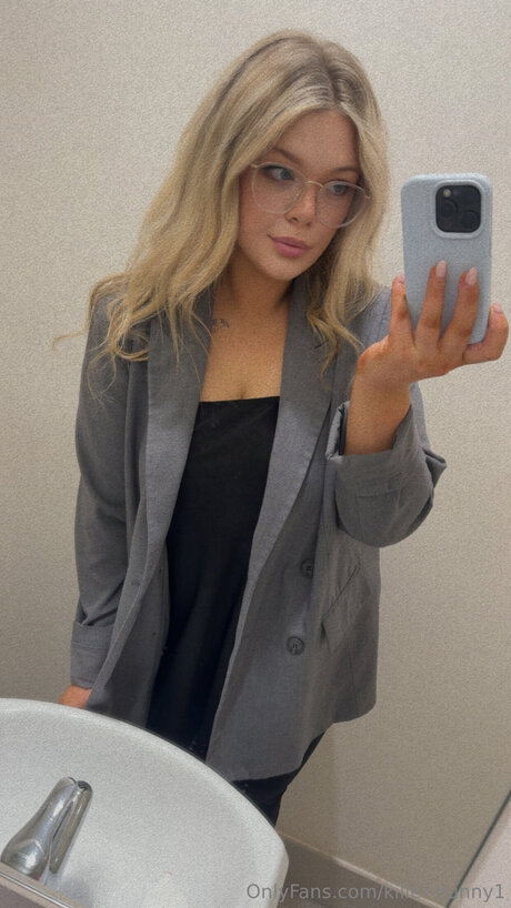 Goldensins porn actress photo