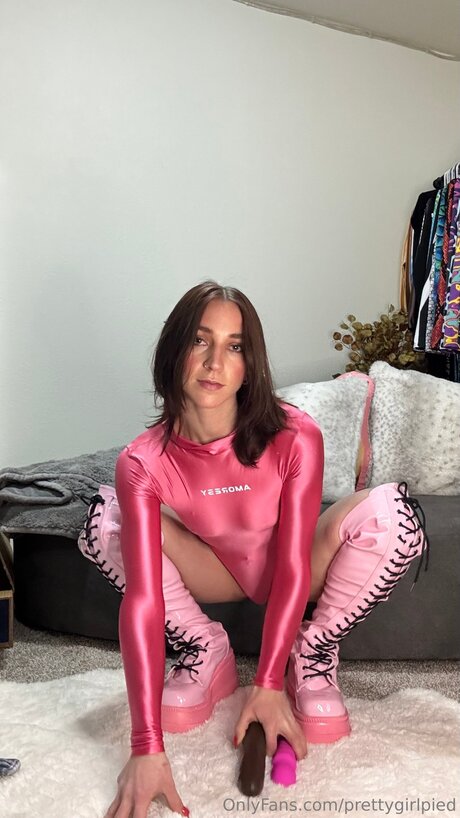 Naughtsoshhy model high quality pictures