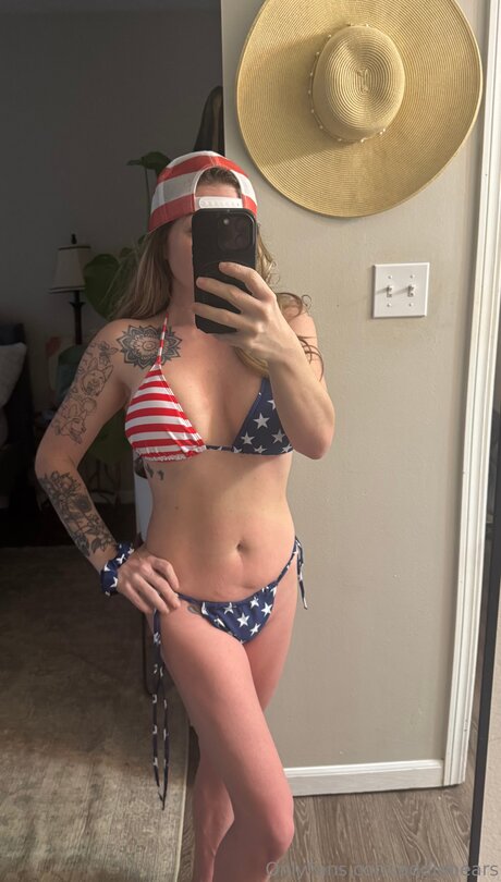 Addiebears nude model pic