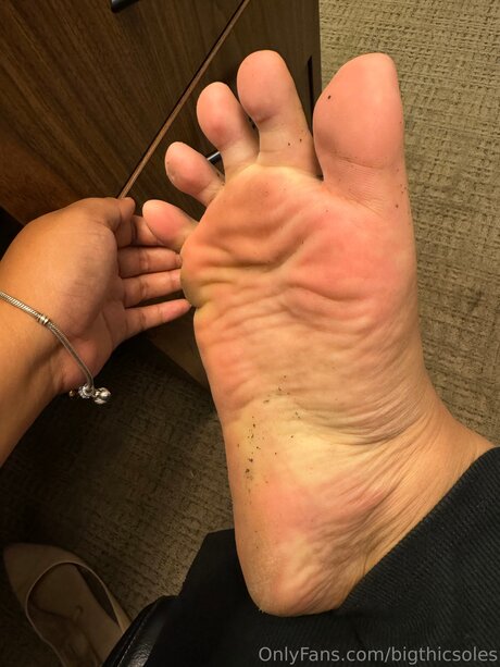 Bigthicsoles pornographic model pic