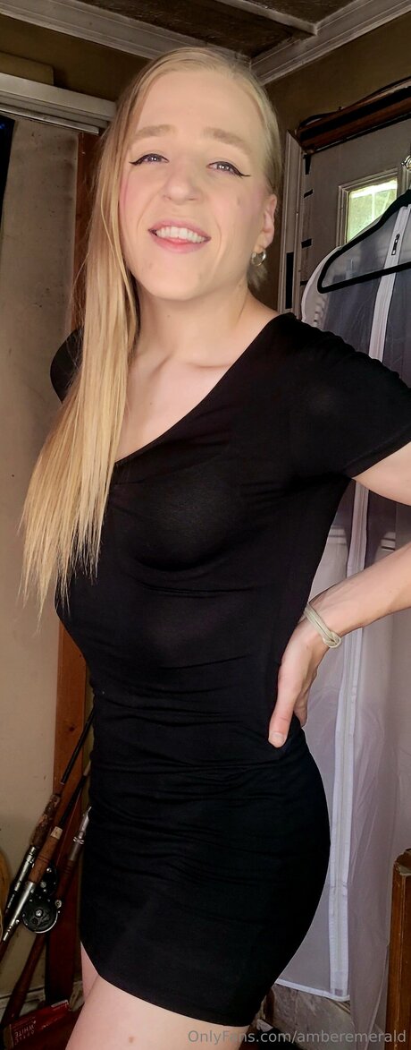 Amberemerald model pornographic pictures