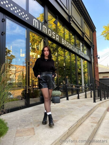 Bellastars erotic model img