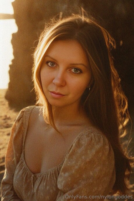 Nylongoddes model sexy img