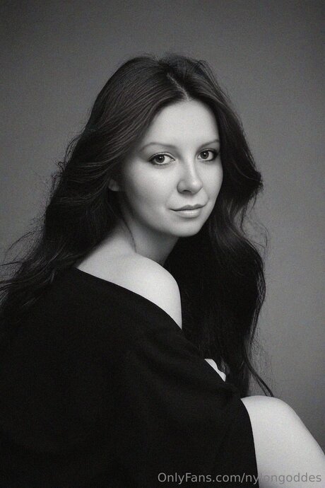 Nylongoddes exclusive star images