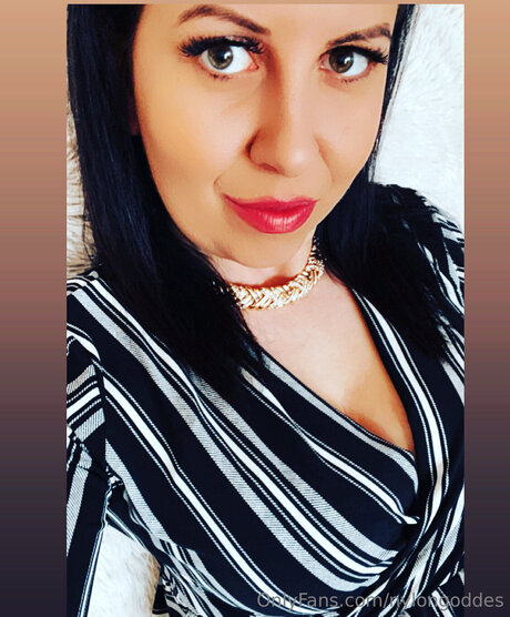 Nylongoddes model porn pics