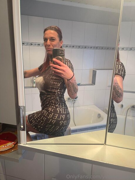 Yvonne Black adult star image