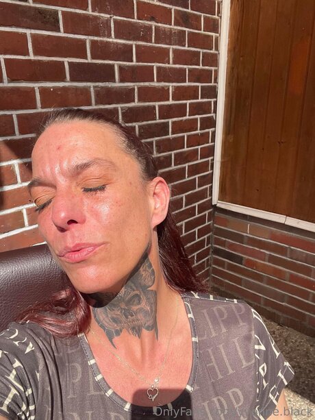 Yvonne Black pornstar naked pics