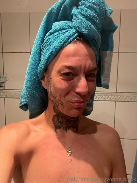 Yvonne Black sexy star pictures