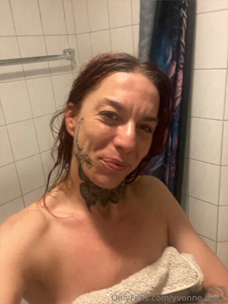 Yvonne Black porn model pictures