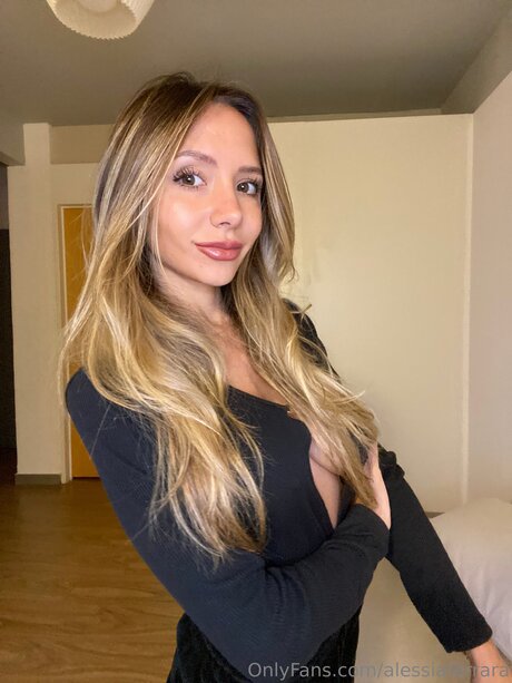 Alessiaferrara naked model image