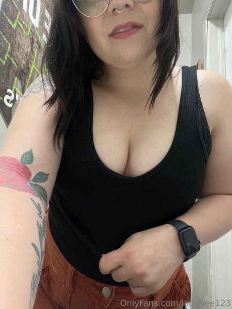 Ladybee123 pornstar adult archive