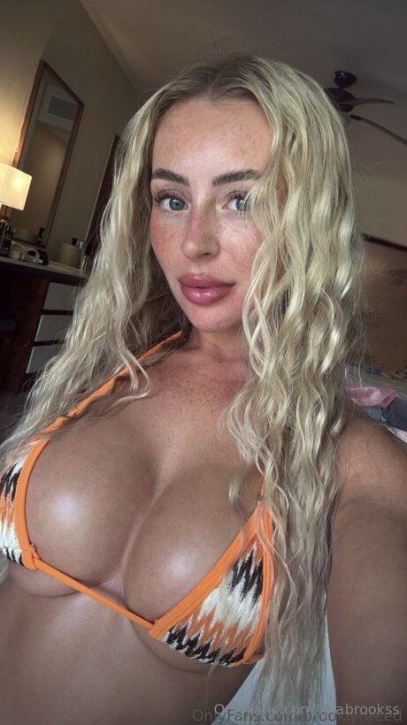 Lylabrookss star erotic galleries