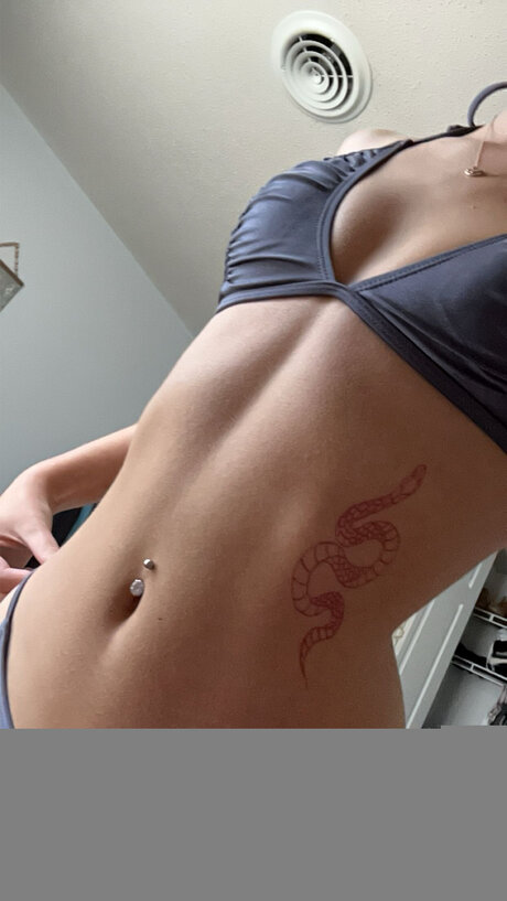 Peyroseee naked pornstar img