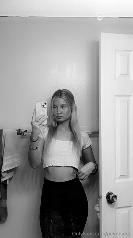 Peyroseee exclusive actress pics