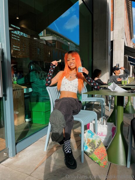 Magikmilktea pretty model photo