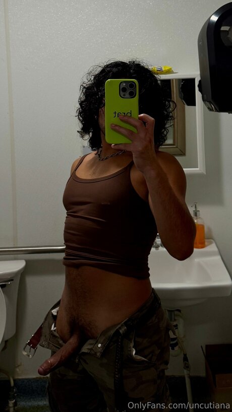 Uncutiana model sexy pic