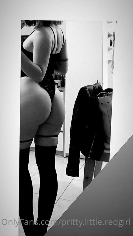 Sweetylittlecherry model naked galleries