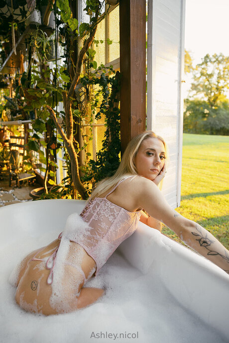 Ashley Nicol hot actress pictures