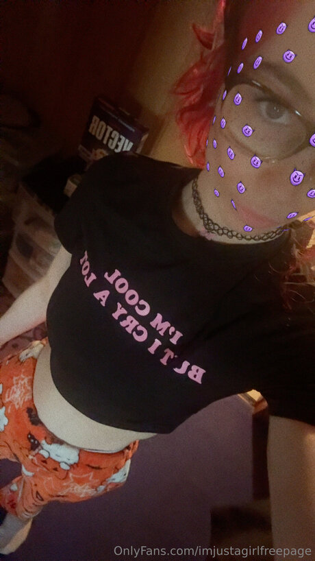 Imjustagirlfreepage erotic model pic