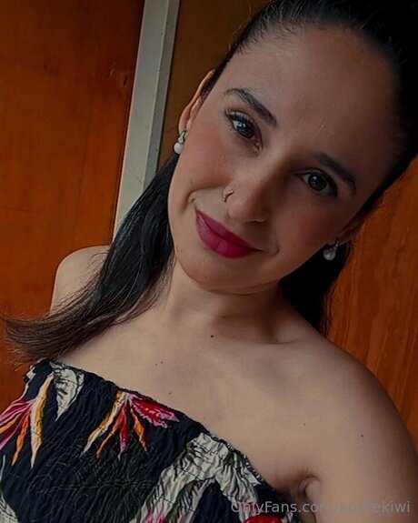 Andrekiwi model top archive