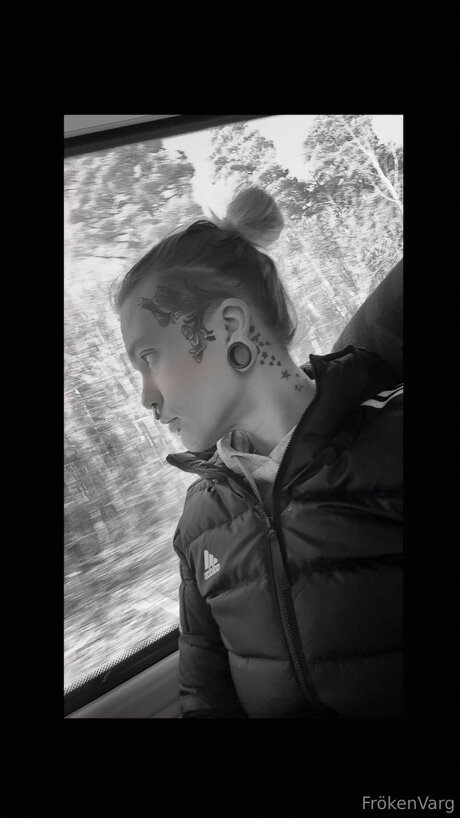 Frokenvarg model porn gallery