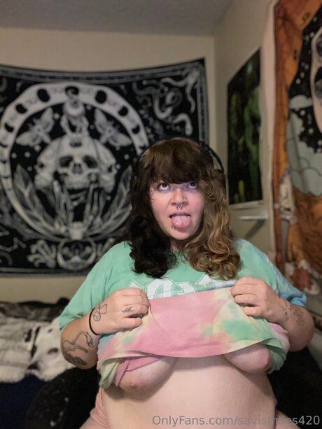 Savismiles420 top model pic