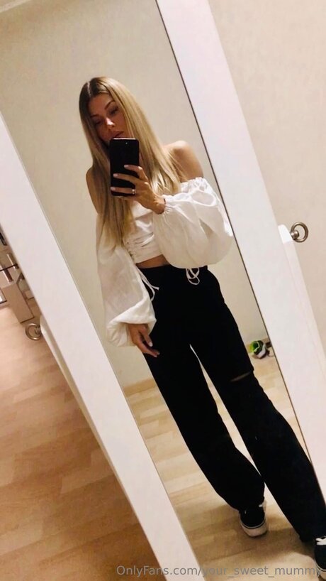 Your Sweet Mummy high quality pornstar images