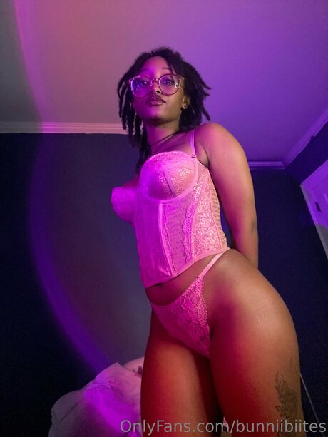 Bunniibiites naked actress gallery