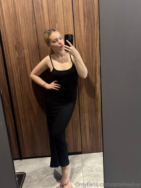 Amelieeluv pornstar hd image