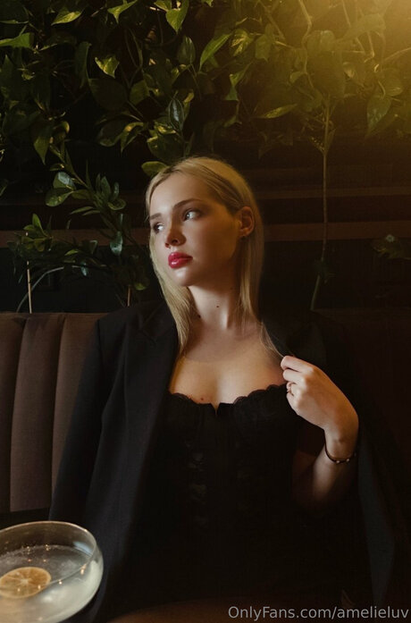 Amelieeluv xxx star photos