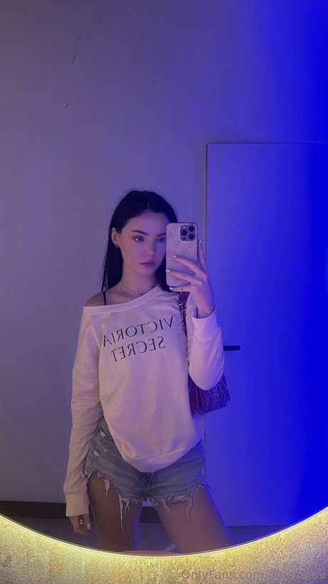 Amelieeluv hot model archive