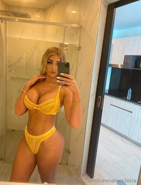 Hollyxjonesx pornographic model picture