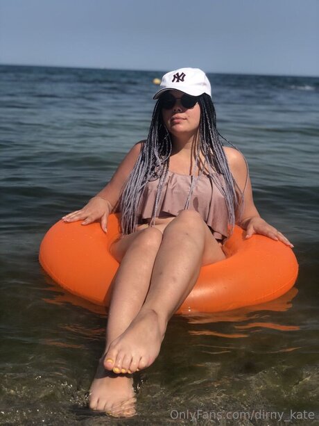 Dirny Kate nude model pictures