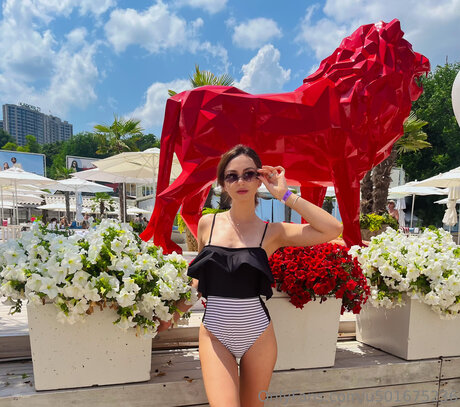 U501675236 hot model gallery