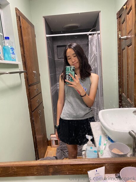 Kimchisnack model free photos