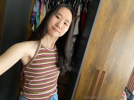 Kimchisnack exclusive model pic