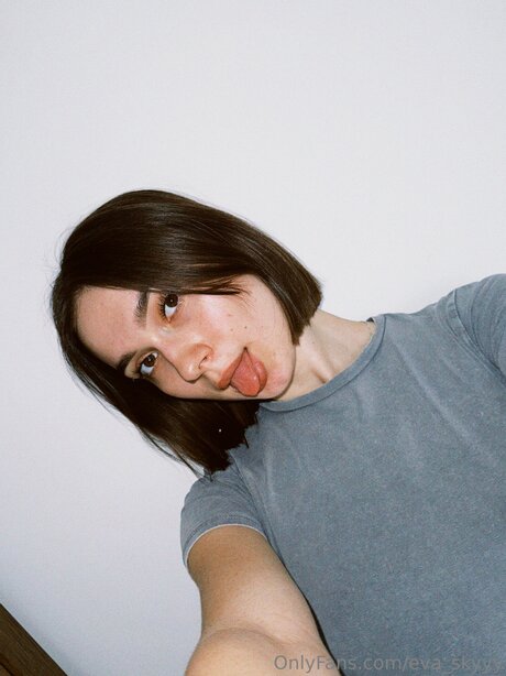 Eva Skyyy model art galleries