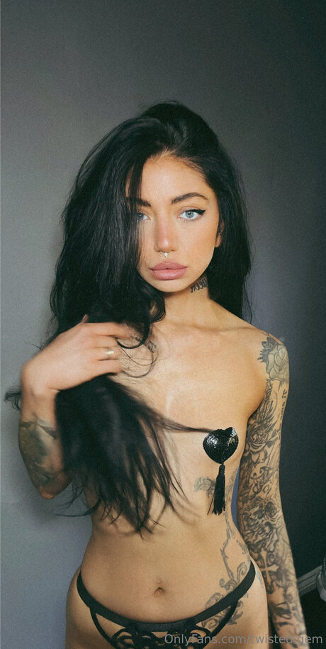 Twisted Gem pornstar naked gallery