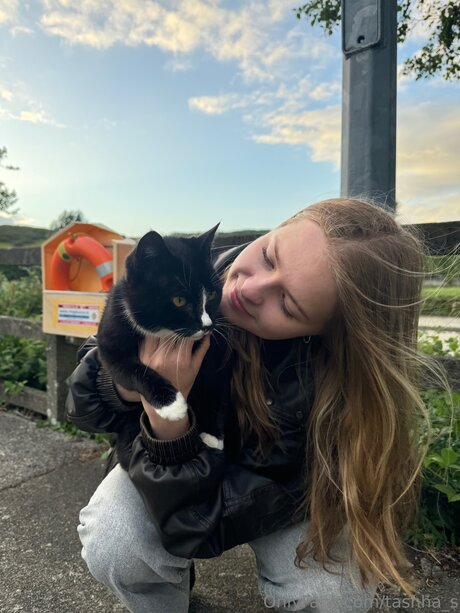 Tashha S best actress pics