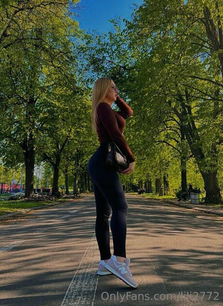 Lili2772 free pornstar picture