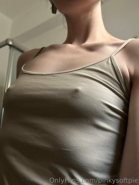 Pinkysoftpie model sexy img