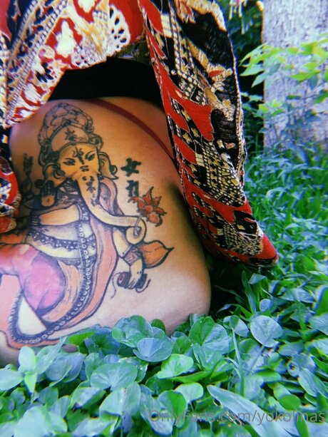 Yokolinas naked pornstar image