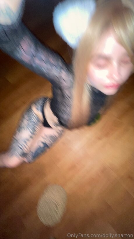 Dolly Sharton hot model pictures