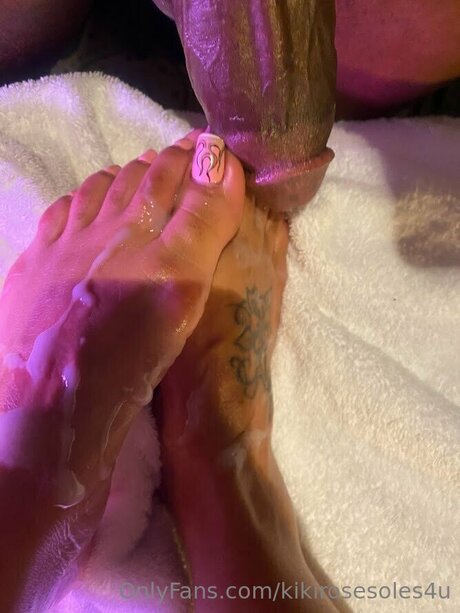 Kikirosesoles naked model gallery