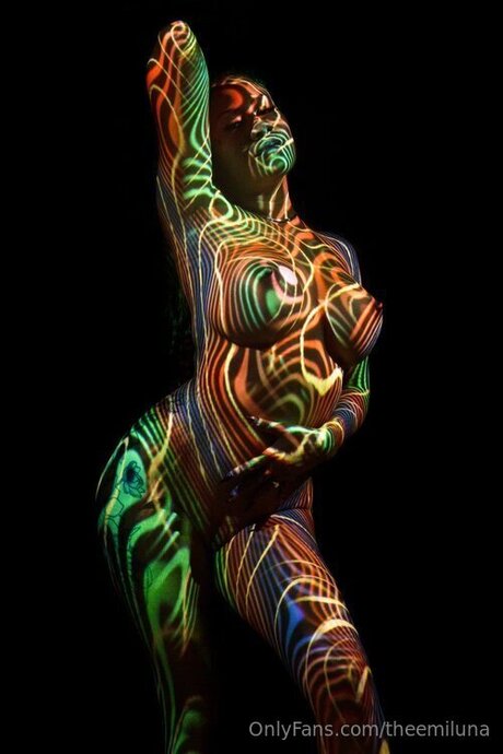 Theemiluna porn model image